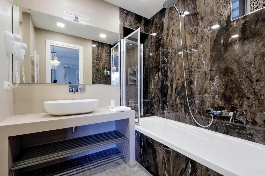 Boutique Suites Della Croce روما المظهر الخارجي الصورة